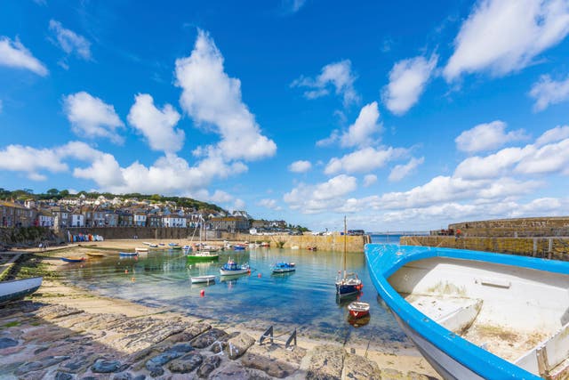 <p>Enjoy beautiful views on a budget in Mousehole</p>